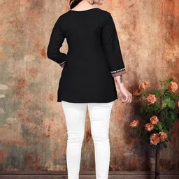 VISOKA Embroidered Ethnic Top image 5