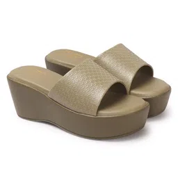 Kinni Kat Women PU Textured Regular Wedge Heels image 2