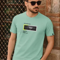 Bewakoof Men Graphic Printed Round Neck Pure Cotton T-shirt-image-74