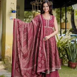 Anouk Red Floral Printed Sweetheart Neck PureCotton A-line Kurta with Palazzo & Dupatta image 2