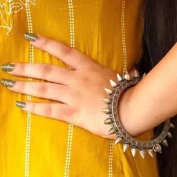 Hardin Style Silver-Plated Spike Design Bangle image 2