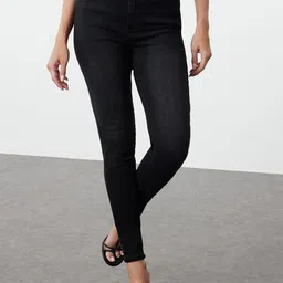 Trendyol Women Clean Look Light Fade Cropped Jeans image 1