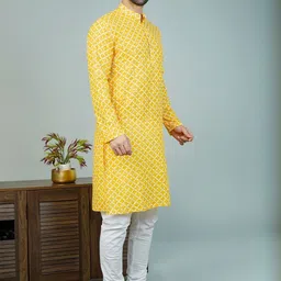 Wintage Men Printed Regular Kurta with Churidar image 4