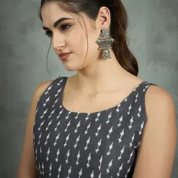 Mitera Ethnic Motifs Printed Saree With Blouse Piece image 2