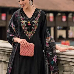 BAESD Women Woven Design Embroidered Kurti with Trousers & Dupatta image 2
