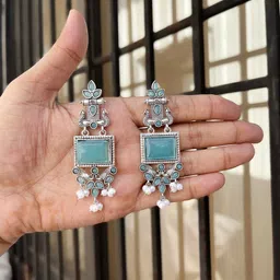 DIVASTRI Contemporary Drop Earrings image 5