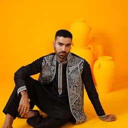 SOJANYA LUXE Men Floral Embroidered Regular Thread Work Kurta with Trousers-picture-1