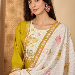 Sangria Women Floral Printed Kurta with Trousers & With Dupatta image 2