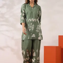 KALINI Women Green Printed Tunic and Trousers-image-0