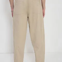 SHOWOFF Men Solid Tapered Fit Low-Rise Pleated Trousers image 4