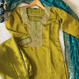 GO SRI SAREES Ethnic Motifs Embroidered Thread Work Kurta With Trousers & Dupatta image 2