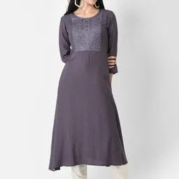 Span Floral Yoke Design Thread Work Detailed A-Line Kurta-image-14