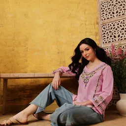 QAZMI Embroidered V-Neck Kurti image 5