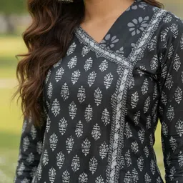 NAVYAAZRI Women Ethnic Motifs Printed Angrakha Kurta with Patiala & With Dupatta image 3