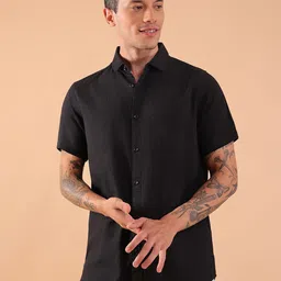 HangerLoop Men Solid Spread Collar Casual Shirt-picture-21