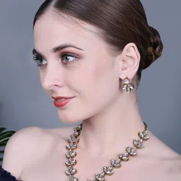 Dhivara Copper-Plated Kundan Stone-Studded Jewellery Set image 4