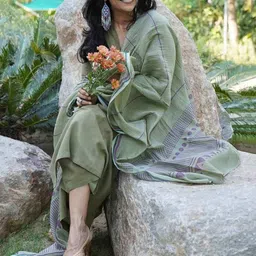 BAESD Women Solid Kurta with Trousers & Dupatta image 4