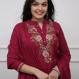 Navlik Embroidered Mandarin Collar Thread Work Straight Kurta With Trouser & Dupatta image 5