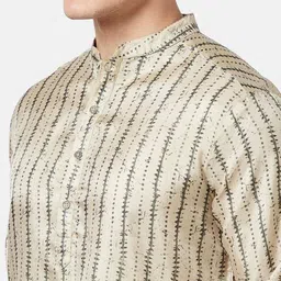 indus route by Pantaloons  Men Mandarin Collar Printed Kurta image 2
