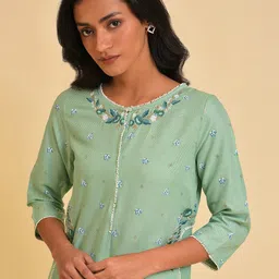 W Green Floral Embroidered Thread Work Kurta image 2