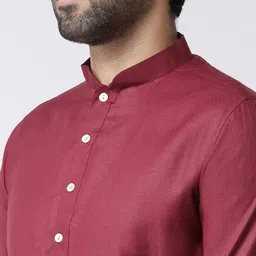 KISAH Men Maroon Mandarin Collar Kurta image 2