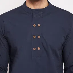 Hypernation Men Navy Blue Thread Work Kurta image 4