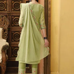 Berrylicious Floral Embroidered Notch Neck Sequinned Kurta With Trousers And Dupatta image 3