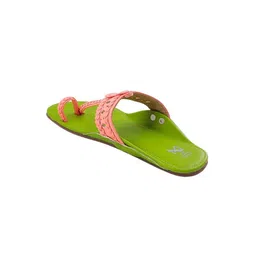 THE MADRAS TRUNK Women Textured One Toe Kolhapuri Flats with Laser Cuts image 5