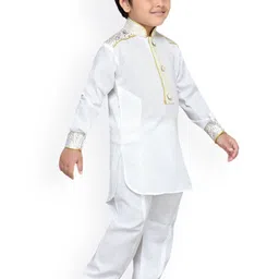 Aj DEZInES Boys Ethnic Motifs Embroidered Pure Cotton Kurta with Pyjamas image 3