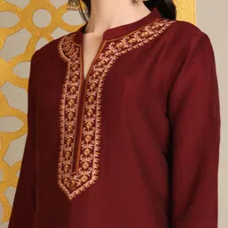 Anouk Maroon Floral Embroidered Mandarin Collar Straight Kurta With Trousers And Dupatta image 3