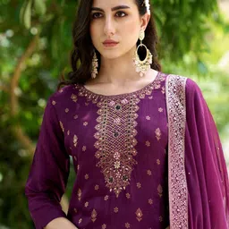 VredeVogel Ethnic Motifs Woven Design Zari Straight Kurta With Trousers & Dupatta image 2