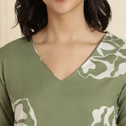 Anouk Women Floral Printed Regular Pure Cotton Kurta with Trousers image 3