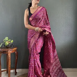 FLOURIOUS Printed Pure Georgette Saree image 3