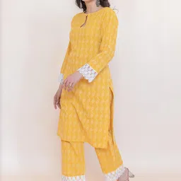 SUKITI Printed Round Neck Tunic With Trousers Co-Ords image 5