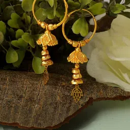 DZINETRENDZ Leaf Shaped Hoop Earrings-picture-48
