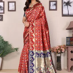 WOVENSTOCK Women Zari Kanjeevaram Saree image 5