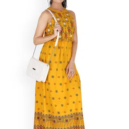 Neelokurti Floral Printed Thread Work Kurta image 5