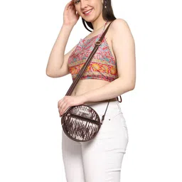 Sacci Mucci Women Abstract Printed Sling Bag image 5