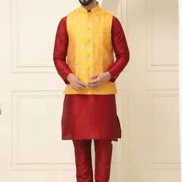 SOJANYA Men Regular Kurta with Churidar image 1