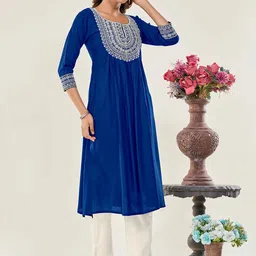 Glomee Yoke Embroidered A-Line Flared Kurta image 3