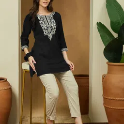 Janasya Floral Embroidered Thread Work Kurti image 4