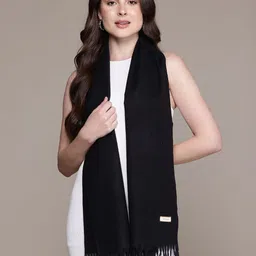 Cayman Woollen Stole image 2