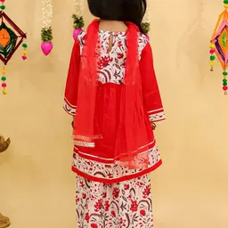 JUNITOS Girls Colourblocked Panelled Gotta Patti Pure Cotton Kurta With Sharara & Dupatta image 4