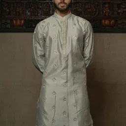 SUUTRAA BY SG Men Embroidered Silk Kurta with Pyjamas-image-39