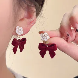 VAGHBHATT Gold-Plated Floral Shaped Drop Earrings image 2