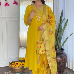 PARNAVI Women Ethnic Motifs Embroidered Sequinned Kurta Set With Dupatta-image-15