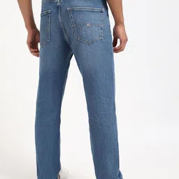 Tommy Hilfiger Men Tapered Fit Mid-Rise Light Fade Stretchable Jeans image 4