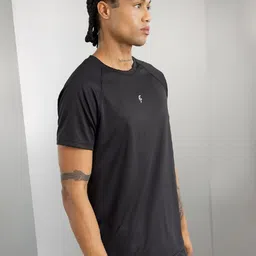 DeFacto Men Solid Round Neck T-shirt image 5