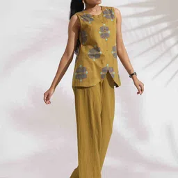 trueBrowns Green Printed Cotton Top & Trousers Co-Ord Set image 3