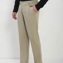SHOWOFFFF Men Custom Low-Rise Pleated Trousers image 2